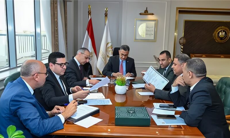 وزير التموين يلتقي بعدد من السادة أعضاء مجلسي النواب والشيوخ