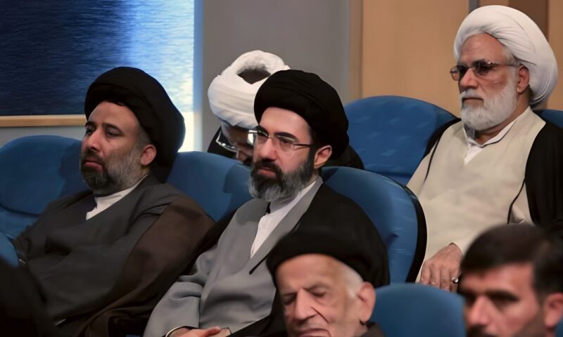 خامنئي يلتقي قاليباف لبحث مستجدات الحرب الأمريكية الإسرائيلية على إيران