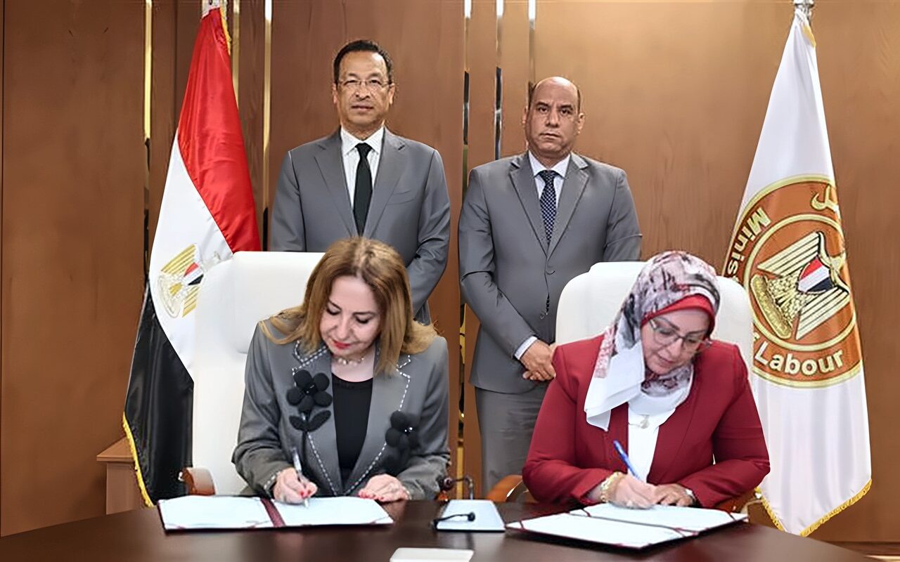 مذكرة تفاهم بين الاتصالات والعمل للتعاون في التطوير المؤسسي وبناء القدرات الرقمية