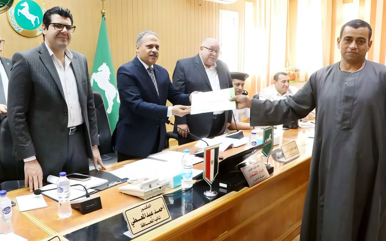 محافظ الشرقية يبحث استعدادات انطلاق الدورة الـ30 لمهرجان الخيول  