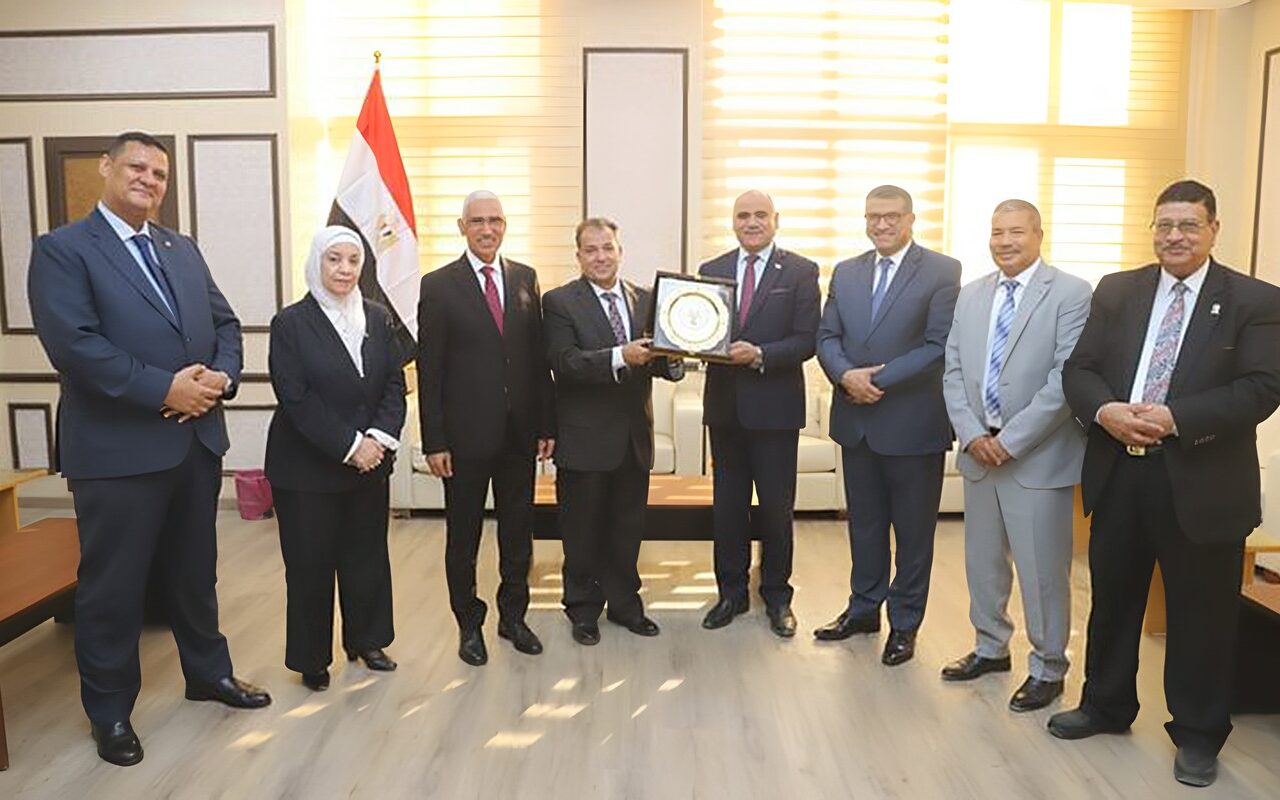 مجلس أمناء جامعة جنوب الوادي الأهلية يناقش تطوير المنظومة التعليمية وتعزيز حوكمة الأداء المالي (صور)