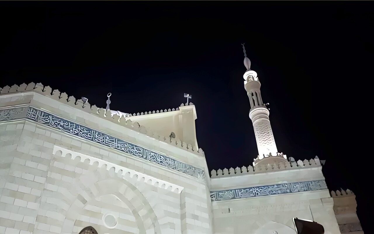 موعد أذان العشاء اليوم الأربعاء 21 – 10 – 2026 في القاهرة والمحافظات