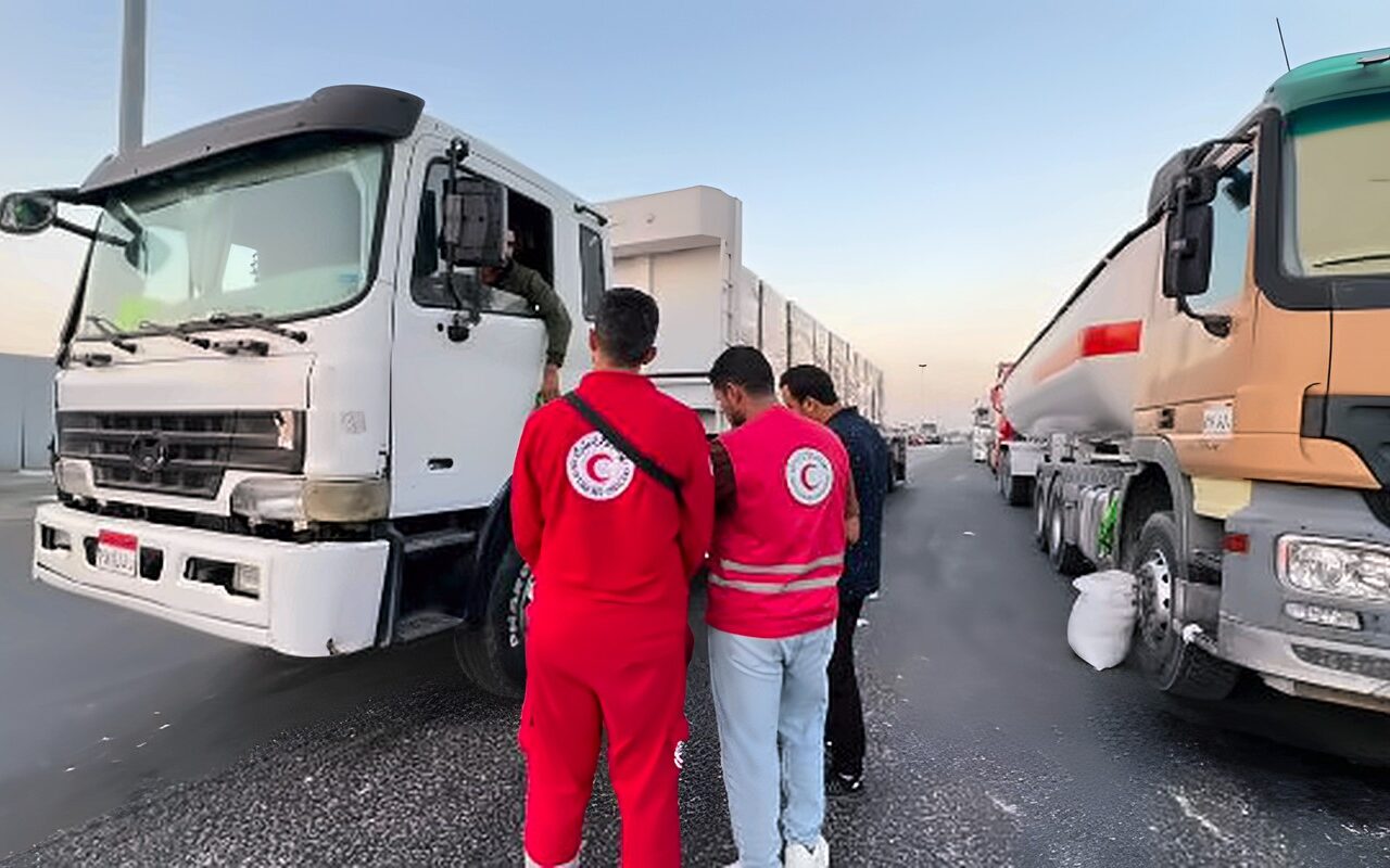 الهلال الأحمر  يطلق قافلة «زاد العزة» 288 لدعم غزة