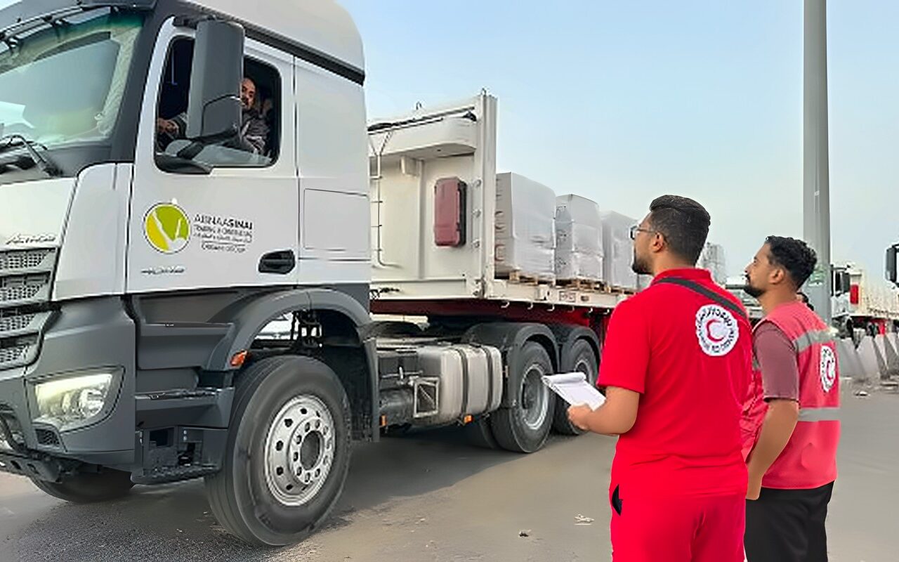 «زاد العزة 290».. الهلال الأحمر المصري يطلق قافلة مساعدات جديدة لغزة بحمولة 3185 طنا
