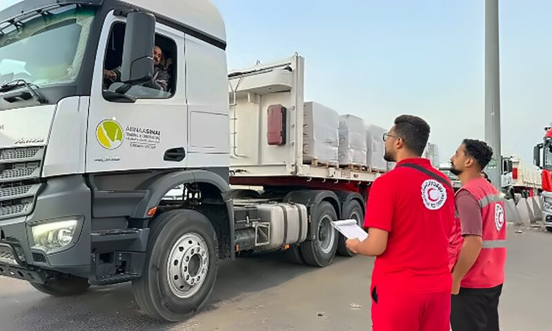 «زاد العزة 290».. الهلال الأحمر المصري يطلق قافلة مساعدات جديدة لغزة بحمولة 3185 طنا