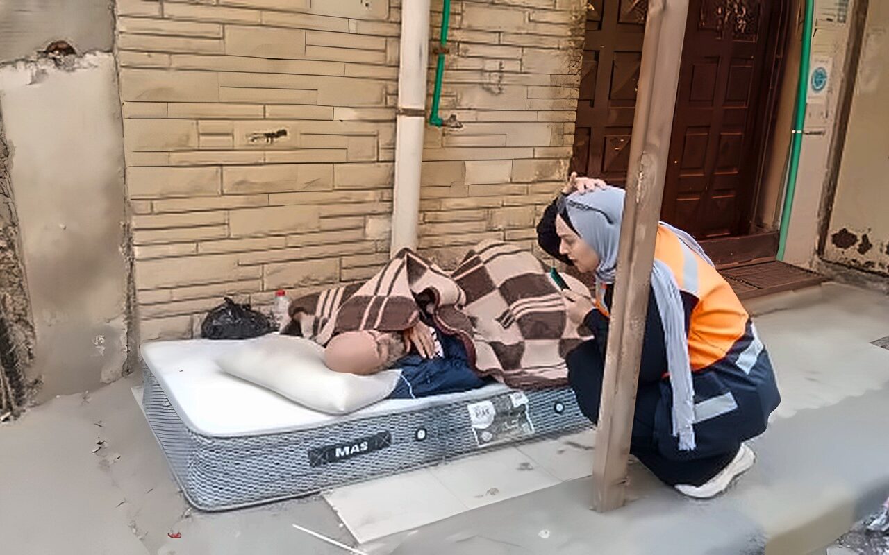 التضامن :”التدخل السريع” يستجيب لبلاغ وينقل مسنًا بلا مأوى إلى دار للرعاية