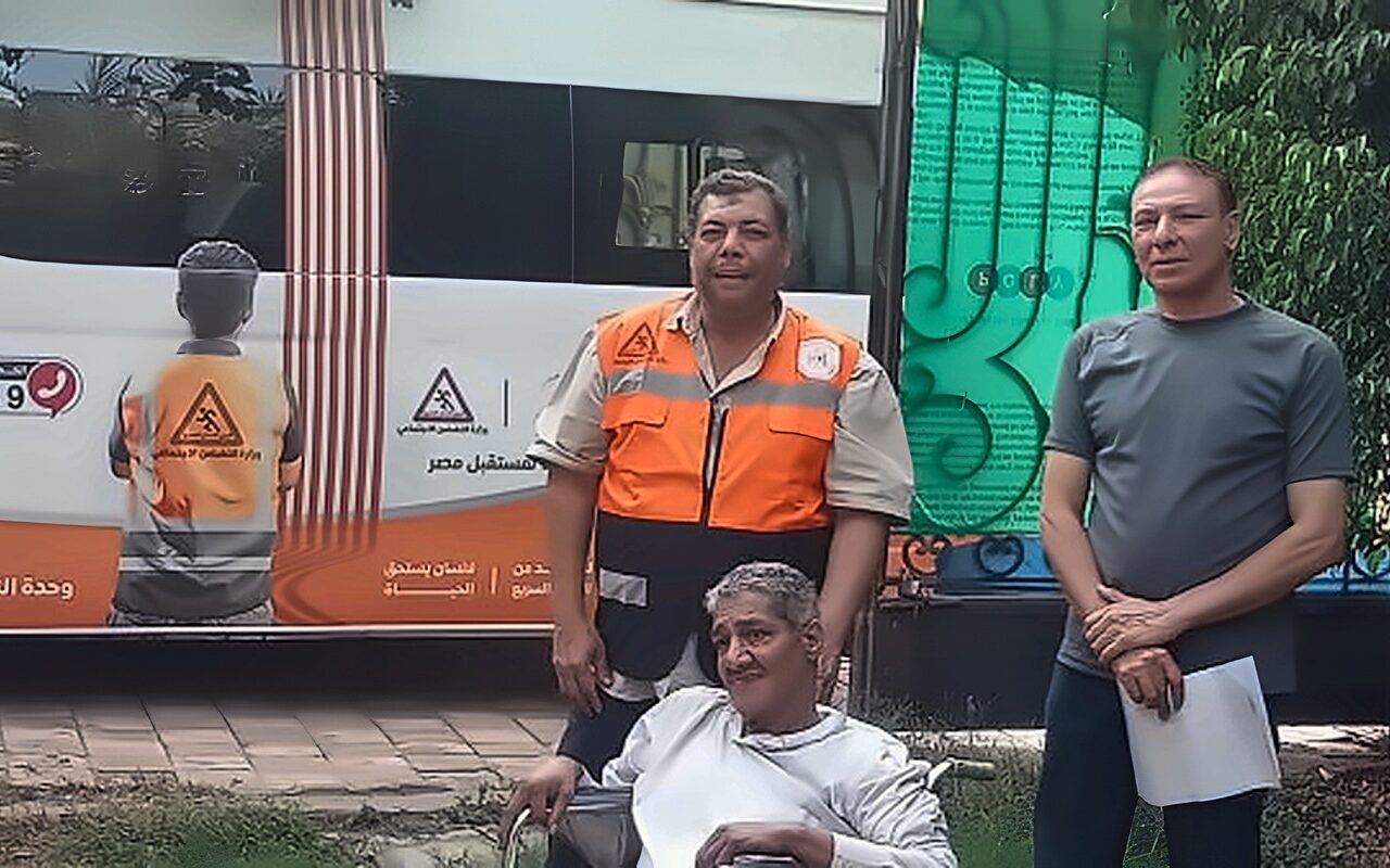 التضامن: نقل مواطن سبعيني أنهكه الشارع إلى دار رعاية