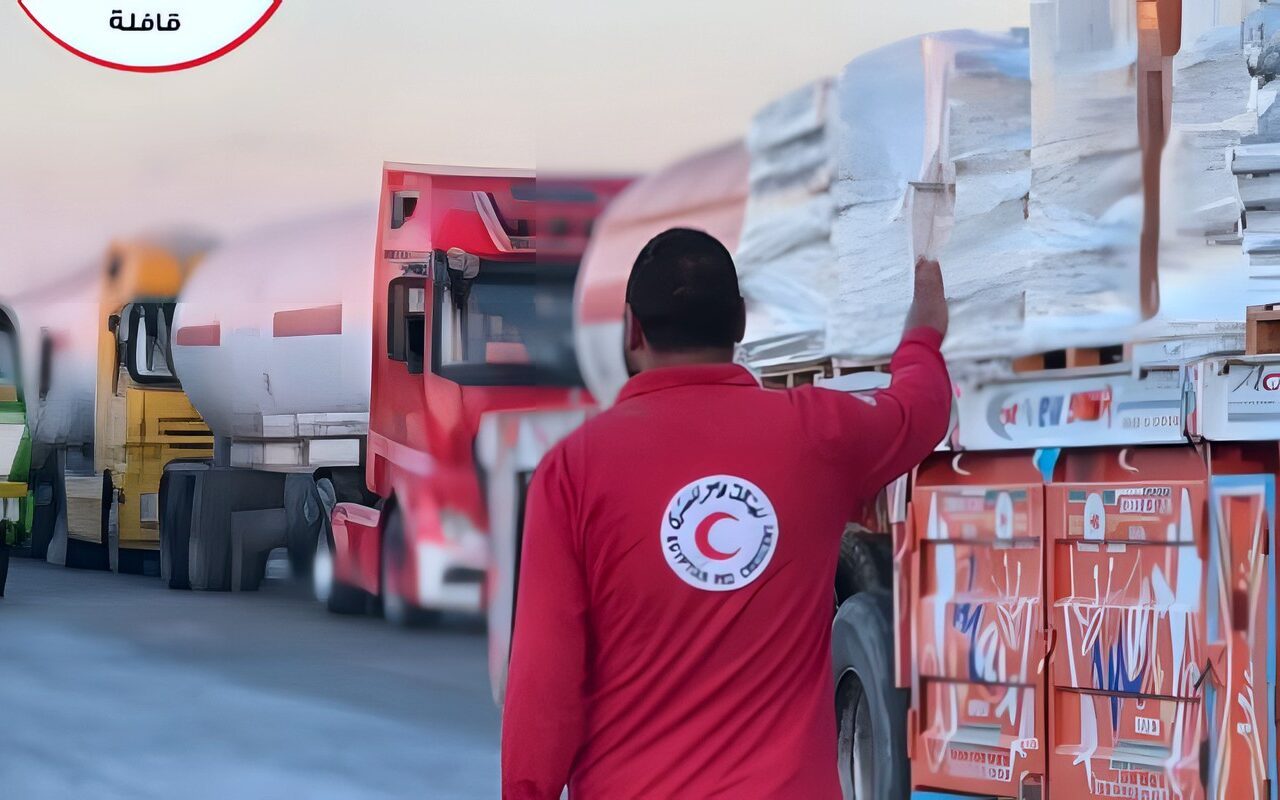 الهلال الأحمر يمد أهالي غزة بأكثر من 3,439 طنًا من المساعدات الإنسانية