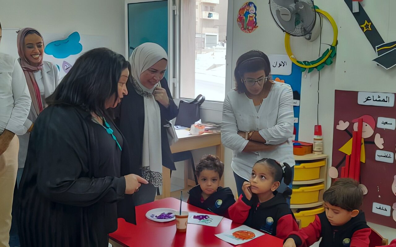 نائبة وزيرة التضامن تتفقد حضانة خير وبركة والمرأة الجديدة بحي الأسمرات