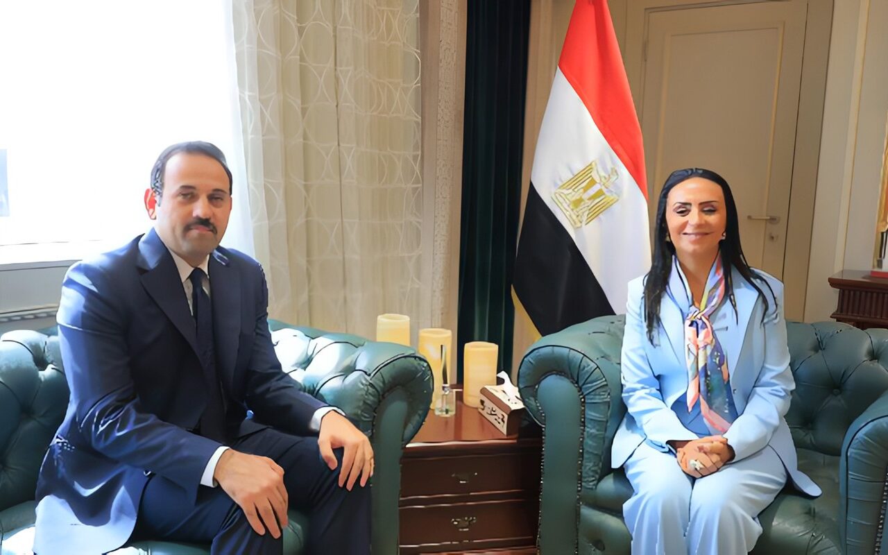 وزيرة التضامن ورئيس جهاز مستقبل مصر يبحثان التعاون في التمكين الاقتصادي وخدمات كبار السن