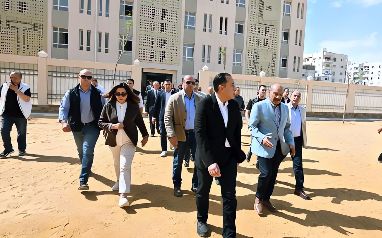حافظوا على بلدكم.. مدبولي لشباب السويس: بلدنا لو حصل لها حاجة لا قدر الله ممكن ما تقومش تاني