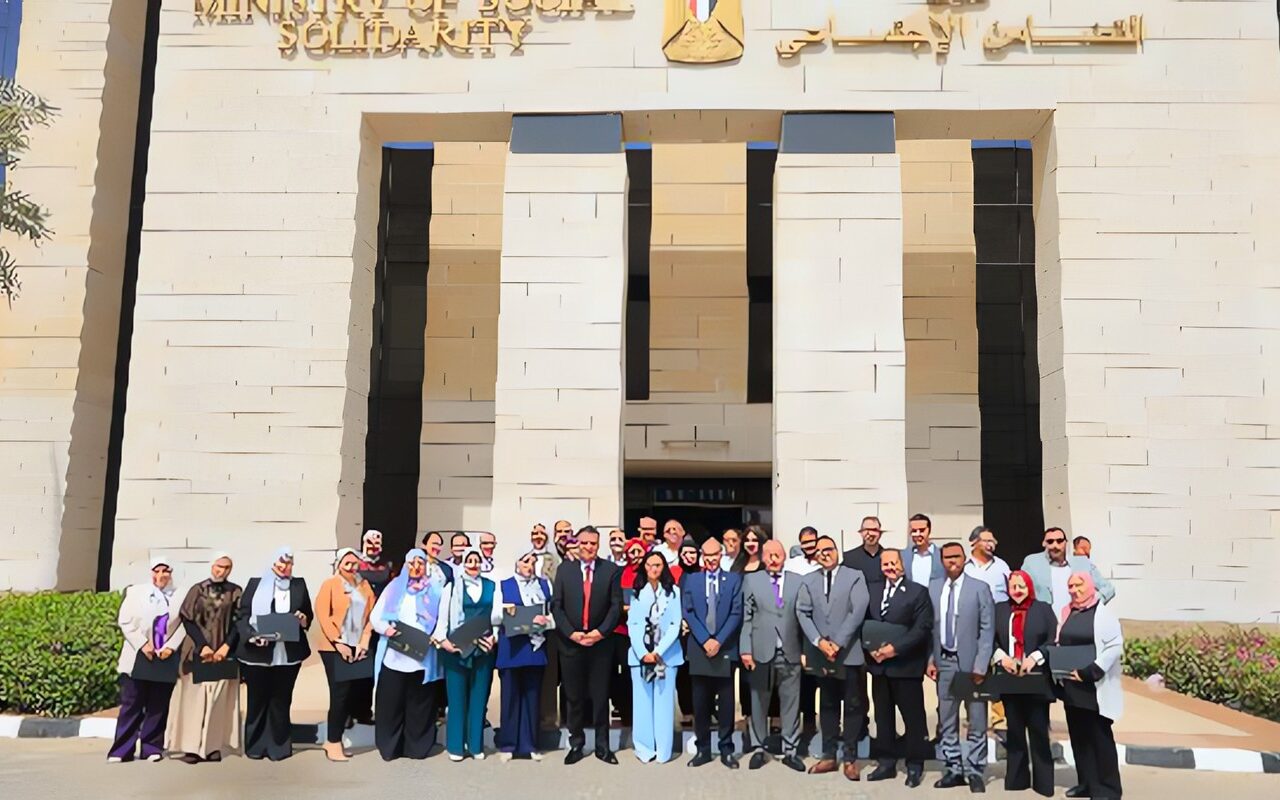 وزيرة التضامن  تكرم صندوق دعم الصناعات الريفية والبيئية