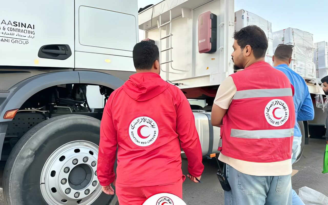 زاد العزة.. مصر تواصل مد غزة بالدقيق والسلال الغذائية