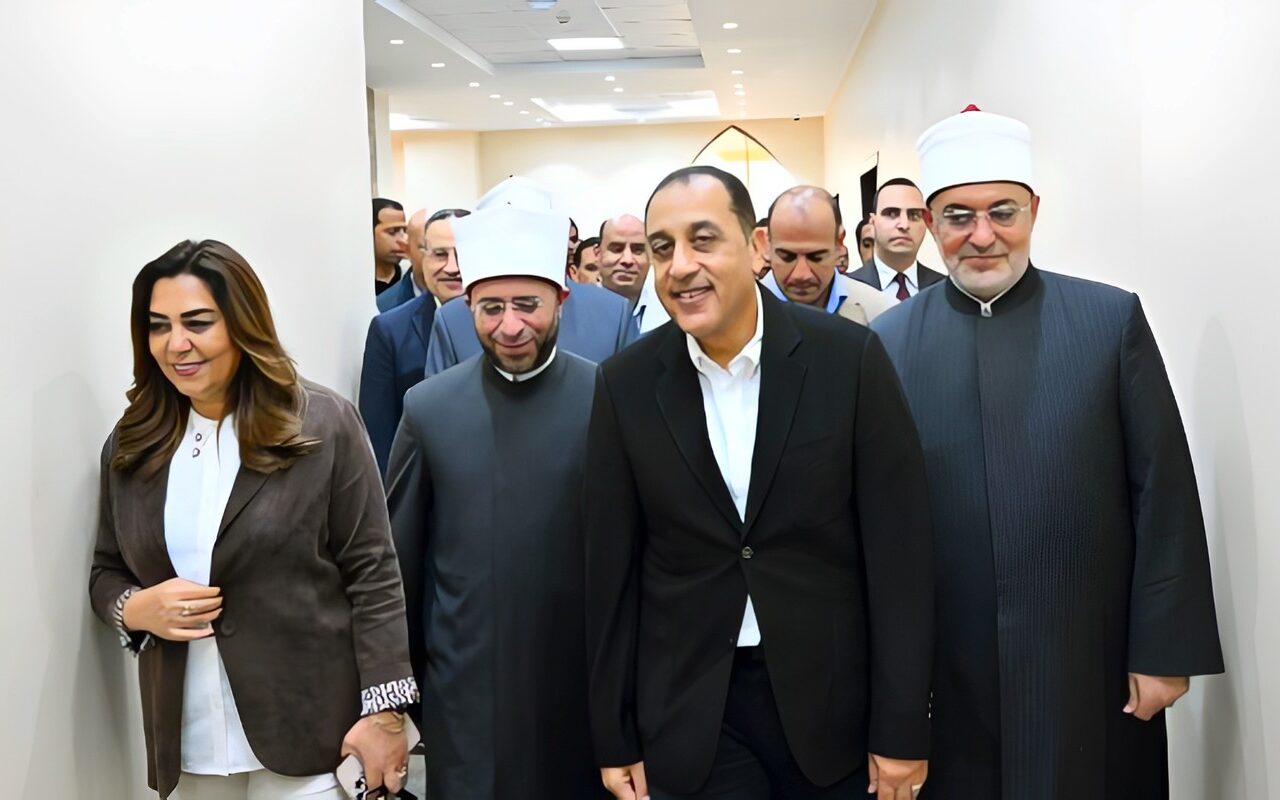 رئيس الوزراء يفتتح فرع دار الإفتاء المصرية في السويس