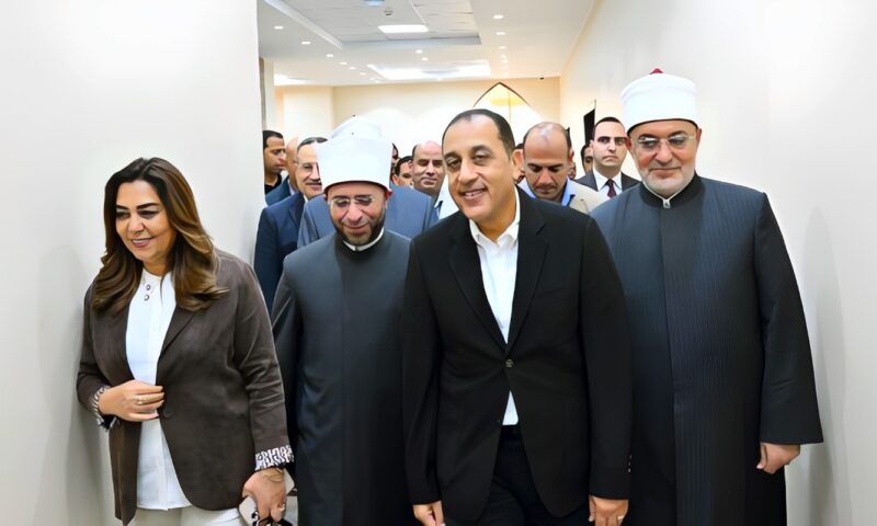 خلال افتتاحه فندقا بالسويس.. مدبولي: نعمل على الاستفادة من المقومات السياحية بمختلف المقاصد المصرية