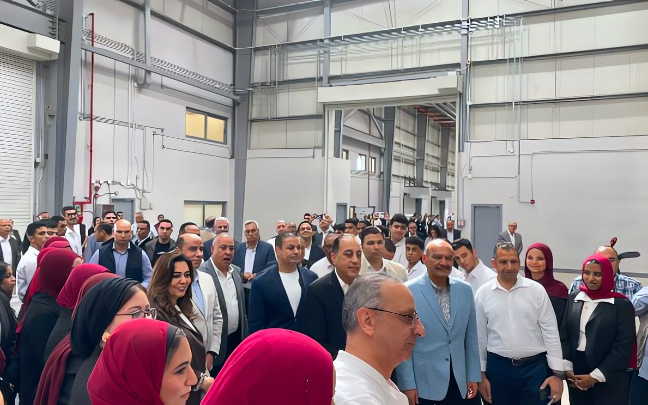 رئيس الوزراء يصطحب طلاب الجامعات بالسويس لزيادة وعي الشباب بما يجري على أرض محافظتهم.. صور