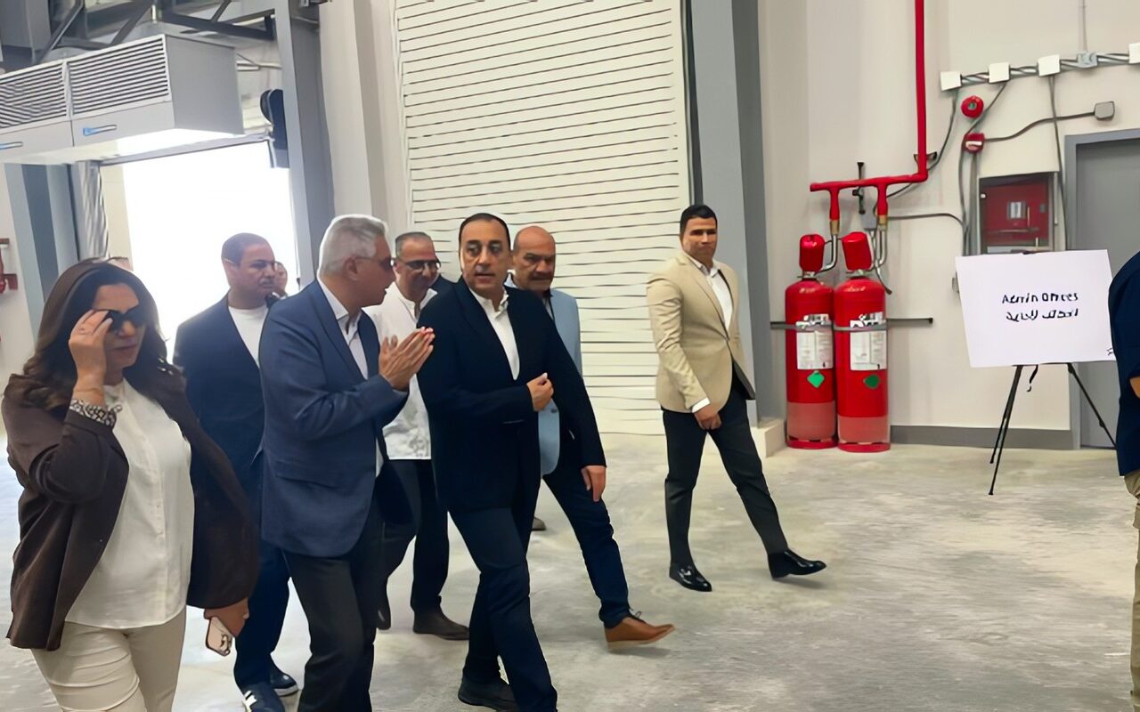 رئيس الوزراء يفتتح مستودعات السويس للسلع الاستراتيجية