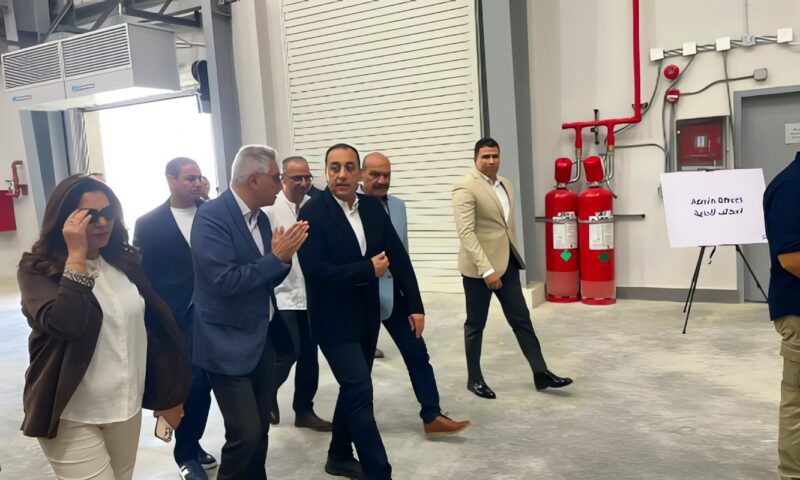 رئيس الوزراء يفتتح مستودعات السويس للسلع الاستراتيجية