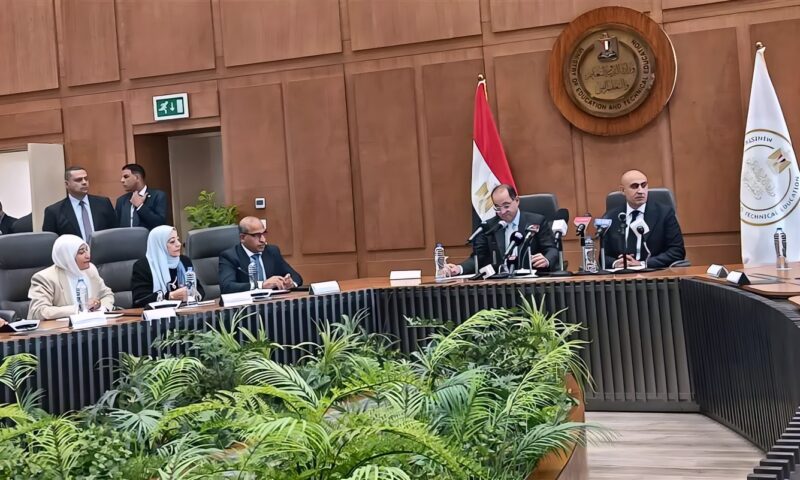 التربية والتعليم تبدأ تنفيذ توصيات منتدى مصر 2026.. زيادة أجور المعلمين إلى 15 ألف جنيه.. 5 آلاف جنيه زيادة للمعلم المساعد و6 آلاف جنيه لكبير المعلمين.. وتوفير المخصصات المالية اللازمة للتدريب