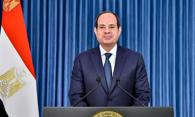 السيسي: الشعب المصري ساند القوات المسلحة خلال ثورة 30 يونيو وأنقذ الدولة من الانهيار