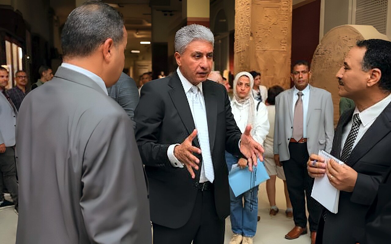 وزير السياحة والآثار يتفقد مستجدات أعمال تطوير المتحف المصري بالتحرير