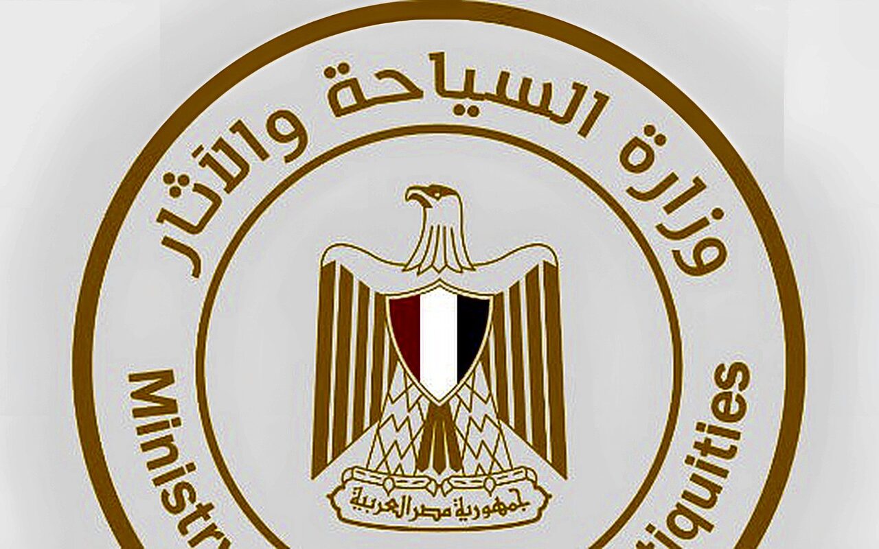 وزارة السياحة والآثار تتابع على مدار الساعة حركة رحلات سفر وعودة المعتمرين المصريين