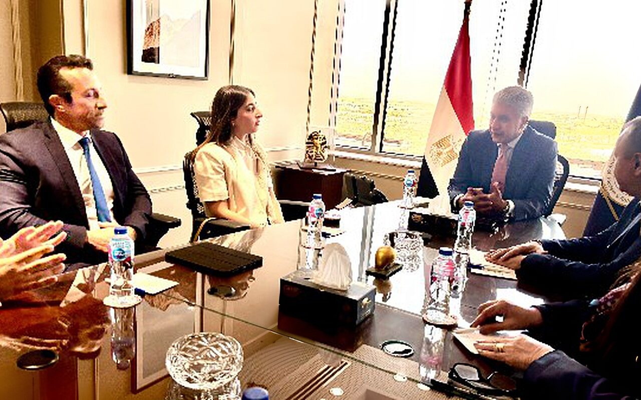 وزير السياحة يبحث سبل الاستفادة من إمكانات شركة عالمية في الترويج للمقصد المصري