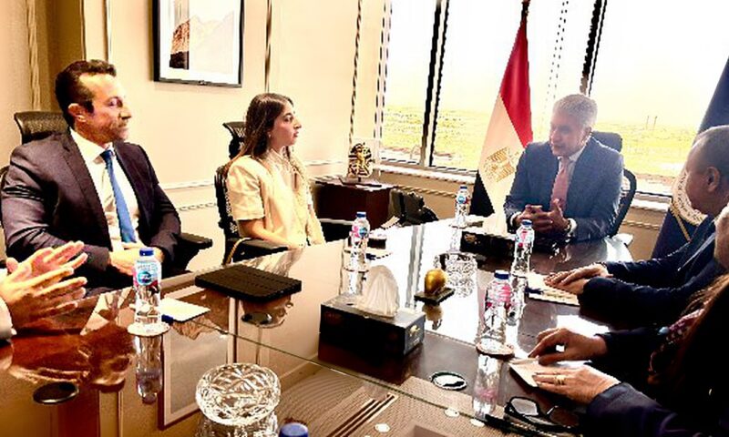 وزير السياحة يبحث سبل الاستفادة من إمكانات شركة عالمية في الترويج للمقصد المصري