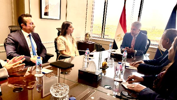 وزير السياحة يبحث سبل الاستفادة من إمكانات شركة عالمية في الترويج للمقصد المصري