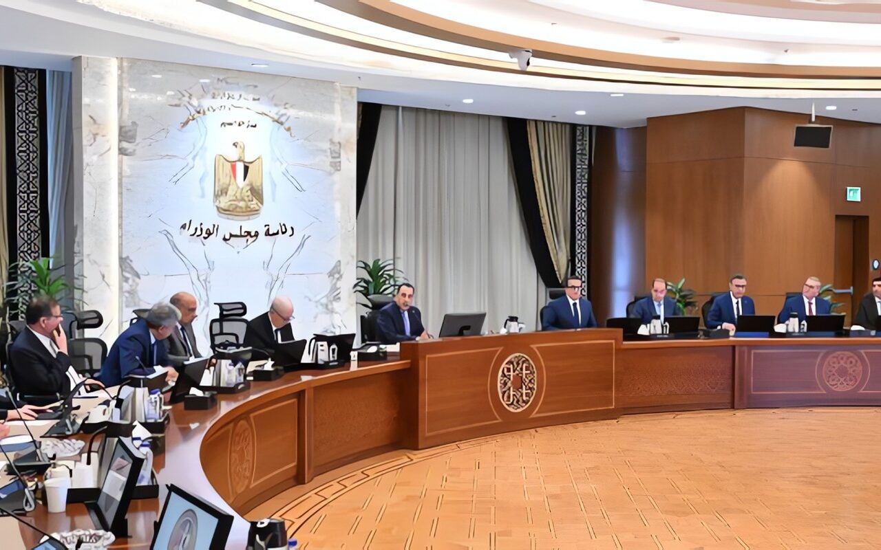 الوزراء: التطورات بالمنطقة تجدد الضغوط التضخمية وترفع أسعار السلع والوقود بالأسواق العالمية