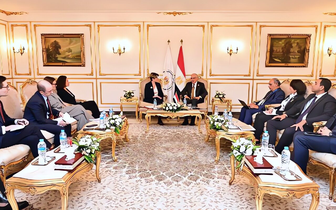 وزير الري يناقش آليات تحويل الشراكة المصرية البريطانية للنمو الأخضر إلى برامج ومشروعات عملية