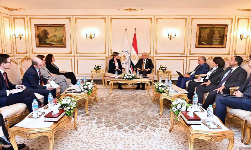 وزير الري يناقش آليات تحويل الشراكة المصرية البريطانية للنمو الأخضر إلى برامج ومشروعات عملية