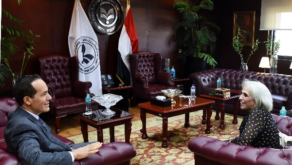 هيئة الاستثمار والمرصد المصري للتقييم يبحثان قياس أثر السياسات والتشريعات على بيئة الاستثمار