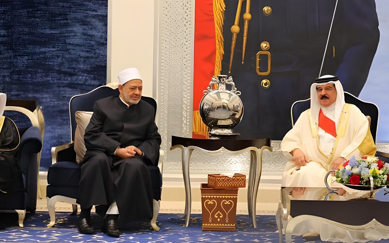 ملك البحرين يوجّه رسالة شكر وتقدير إلى شيخ الأزهر ويشيد بجهوده في تعزيز الحوار ودعم قضايا الأمة الإسلامية