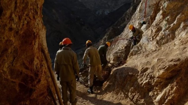 مصرع 5 عمال إثر انهيار منجم شمال أفغانستان