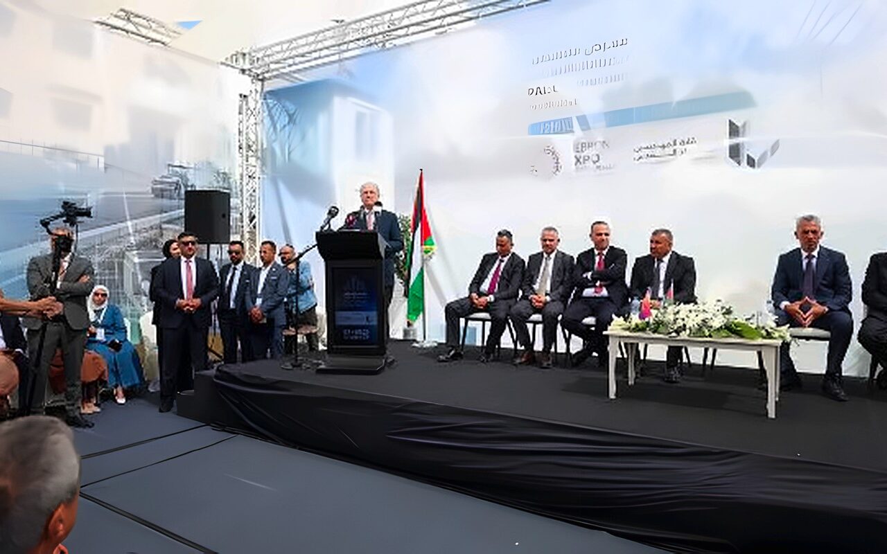 رئيس وزراء فلسطين: حماية الأرض من المخططات الإسرائيلية وإعادة بناء غزة أهم أولوياتنا