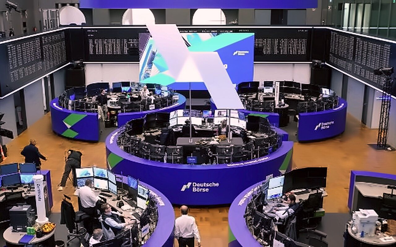 الأسهم الأوروبية ترتفع بحذر مع تراجع أسعار النفط وترقب نتائج الشركات
