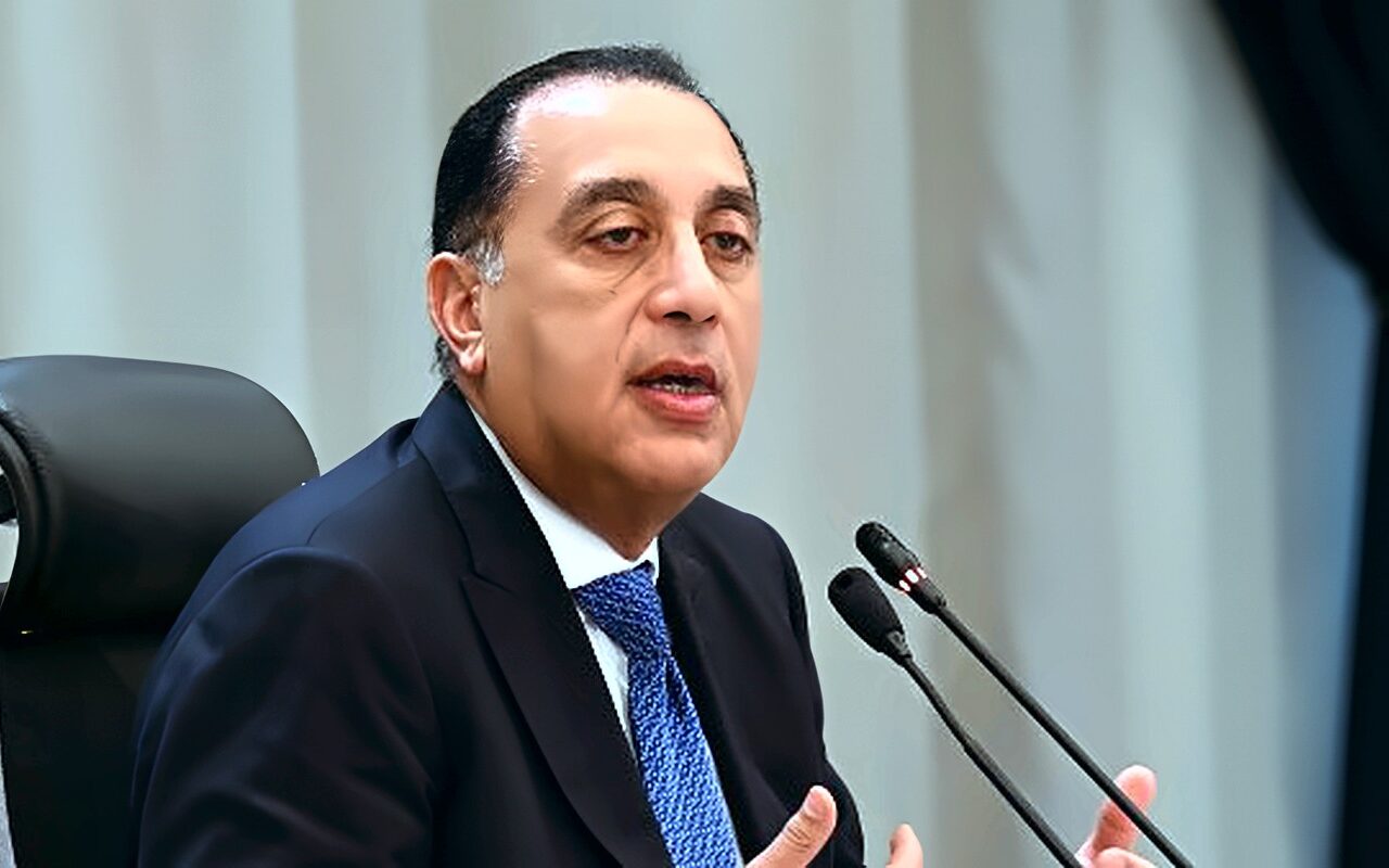 رئيس الوزراء يشهد توقيع عقود مشروعات تنمية عمرانية جديدة