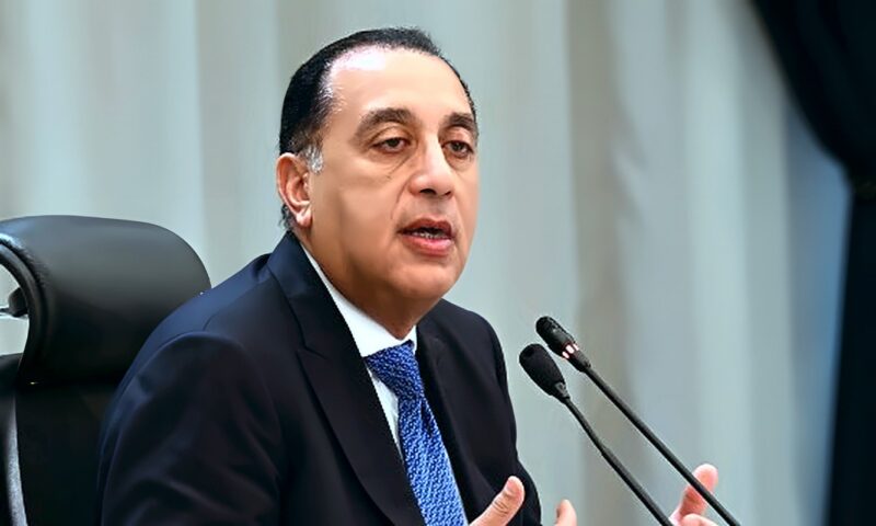 رئيس الوزراء يشهد توقيع عقود مشروعات تنمية عمرانية جديدة