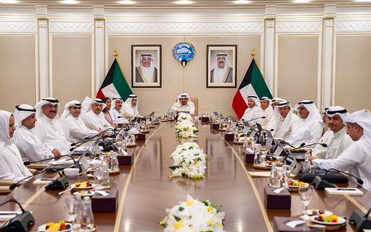 مجلس الوزراء الكويتي يدين بشدة استمرار الاعتداءات على المطارات بالسعودية