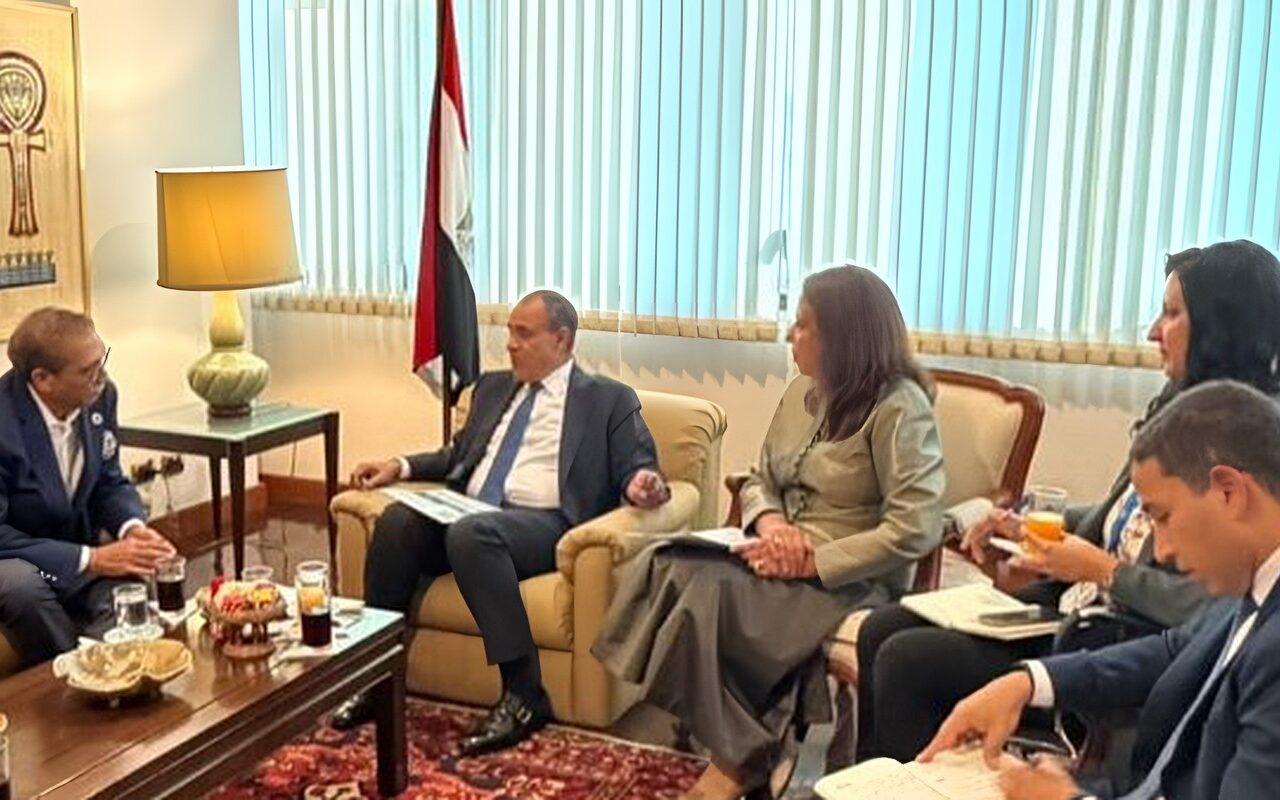 وزير الخارجية يلتقي الرئيس التنفيذي لإحدى أكبر الشركات التايلندية العاملة بمجال البتروكيماويات في مصر