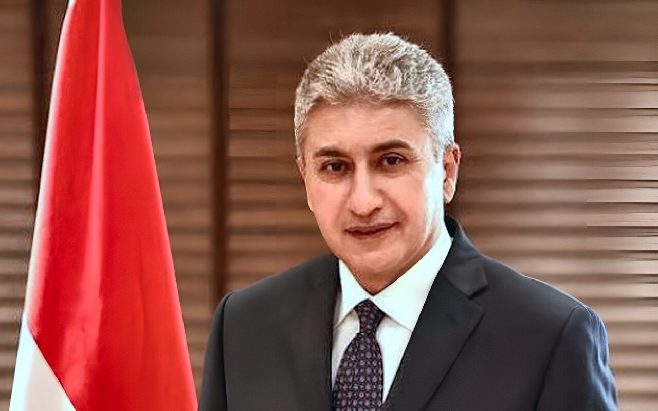 وزير السياحة يوجه بتكثيف المتابعة الميدانية للتعامل مع أي مستجدات تؤثر على حركة رحلات السفر والعودة