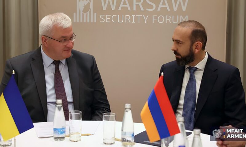 وزير خارجية أرمينيا يجتمع بنظيره الأوكراني على هامش أهمال منتدى الأمن