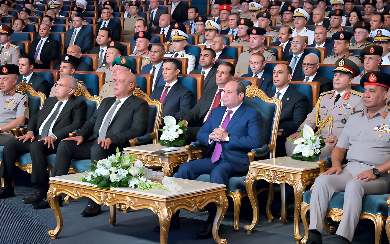 السيسي في ذكرى أكتوبر: حصنوا مصر ضد المؤامرة.. وخلوا بالكم من بلدكم