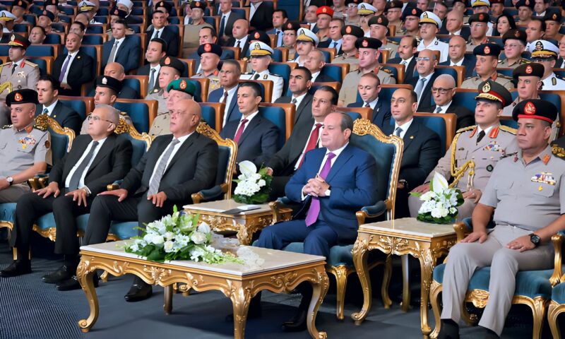 السيسي في ذكرى أكتوبر: حصنوا مصر ضد المؤامرة.. وخلوا بالكم من بلدكم