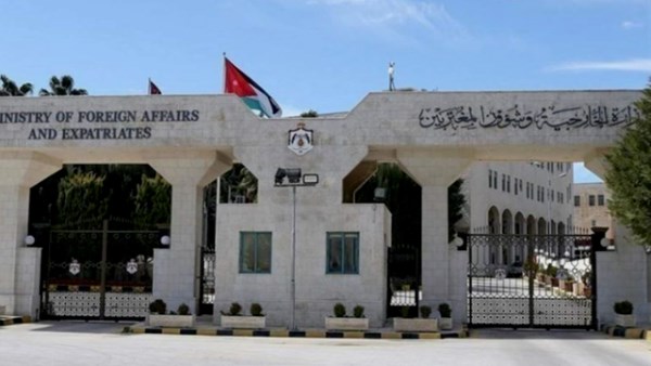 وزير الخارجية الأردني يبحث هاتفيًا مع نظيره السعودي جهود خفض التصعيد بالمنطقة