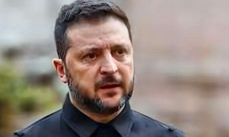 زيلينسكي: واشنطن تدرس عقد قمة ثلاثية مع قادة كييف وموسكو