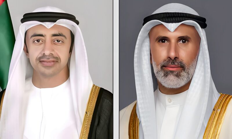 وزير الخارجية الكويتي يبحث مع نظيره الإماراتي آخر المستجدات الإقليمية والدولية