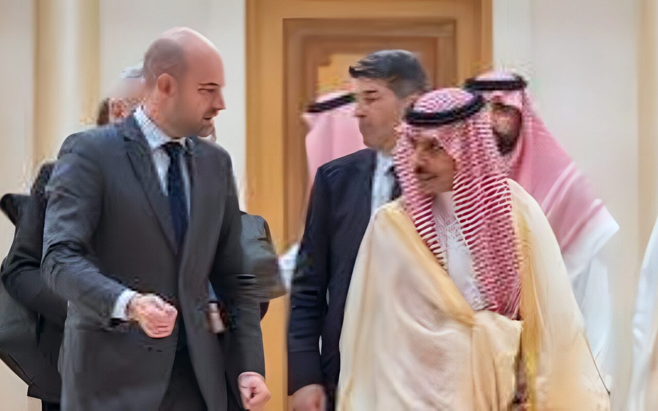 السعودية وفرنسا يبحثان تعزيز العلاقات الثنائية والتطورات الإقليمية