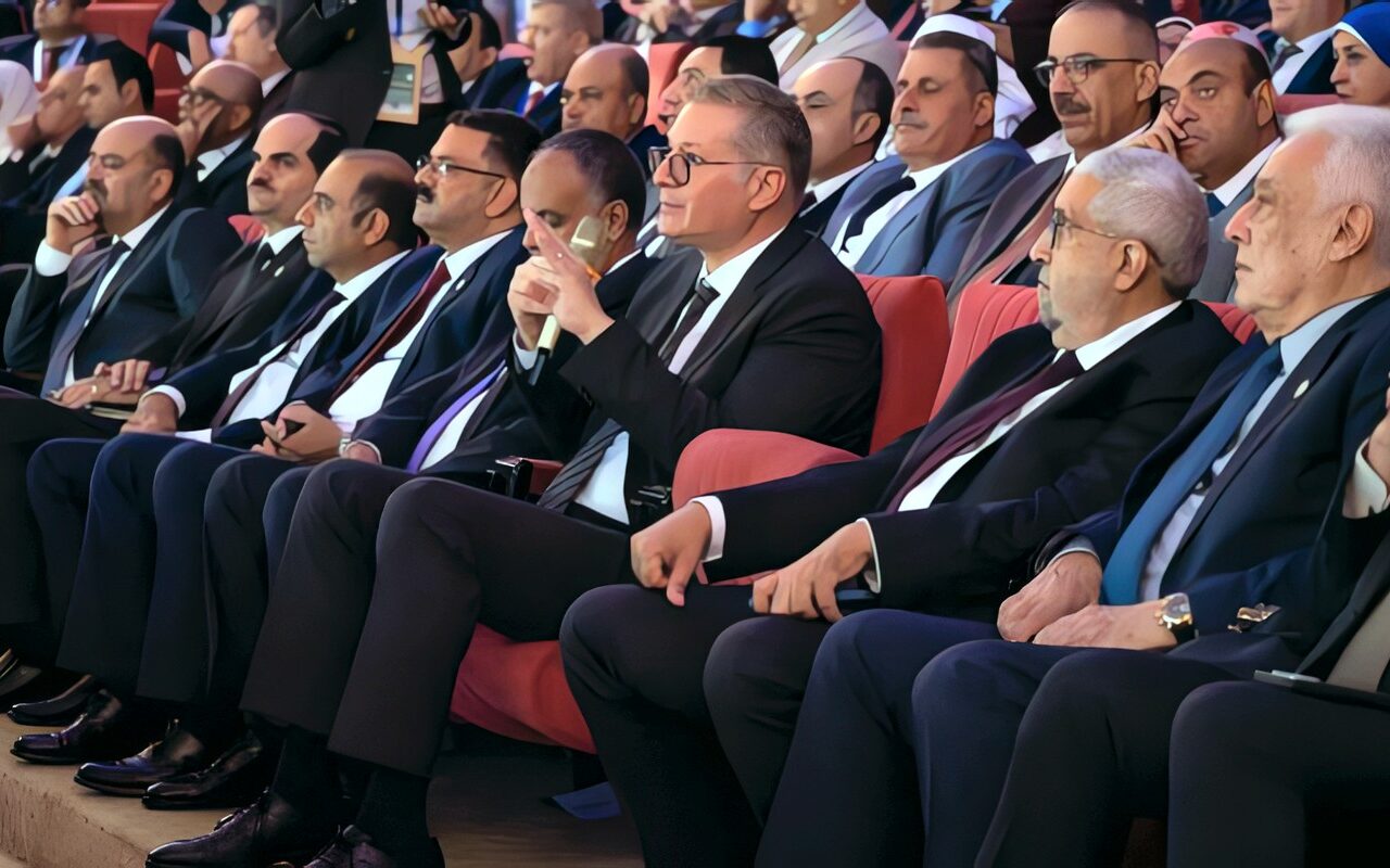 كريم بدوي: تشكيل مجموعة عمل لتطوير مناهج هندسة البترول وربطها بسوق العمل